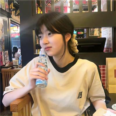 一抹丹砂映清辉